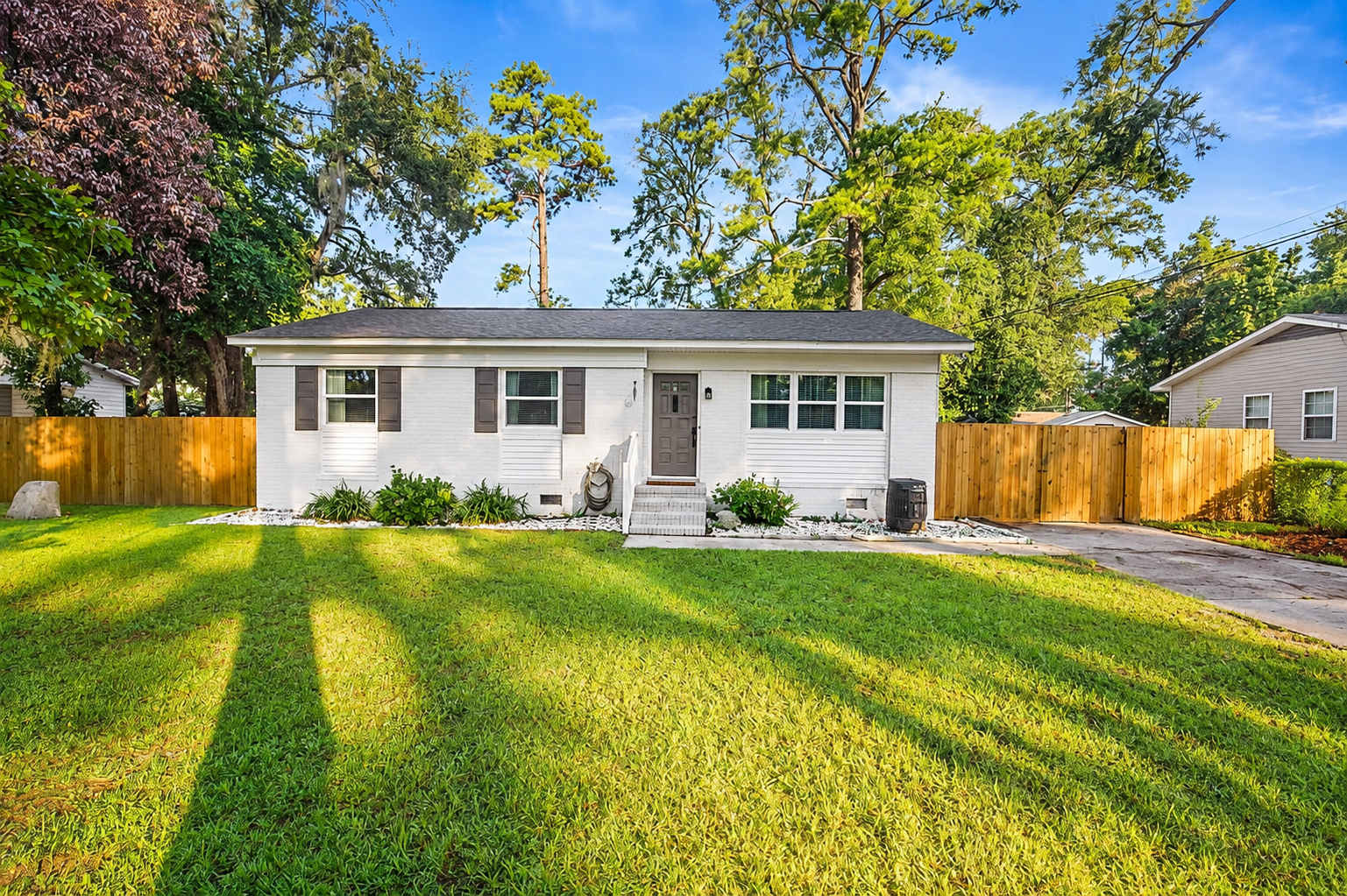 907 Belleview Circle West